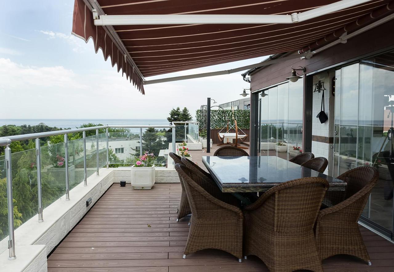 Ferienwohnung Under The Stars - Lux Penthouse With Pool And Terrace By Flat Mаnager Saints Constantine and Helena Exterior foto